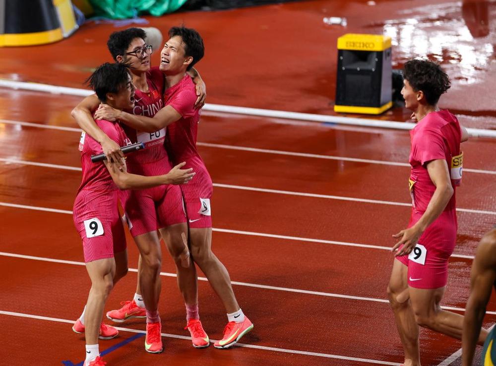 2025 年世界田聯(lián)接力賽！中國(guó)男子 4X400 米接力隊(duì)破全國(guó)紀(jì)錄獲資格